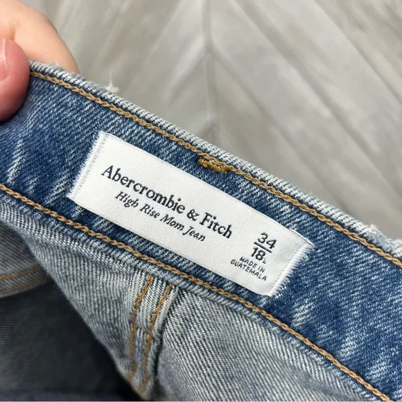 NWT Abercrombie High Rise Ripped Mom Jean Sz 18 Long - Picture 5 of 11